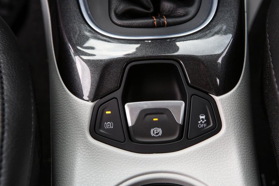 Детали интерьера Jeep Compass Limited 4xe (MP) 2020 года  (EU) (фото 26 из 34)